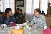 Bupati Tanjung Jabung Timur Romi Hariyanto berdiskusi langsung dengan Wamen ESDM Archandra Tahar