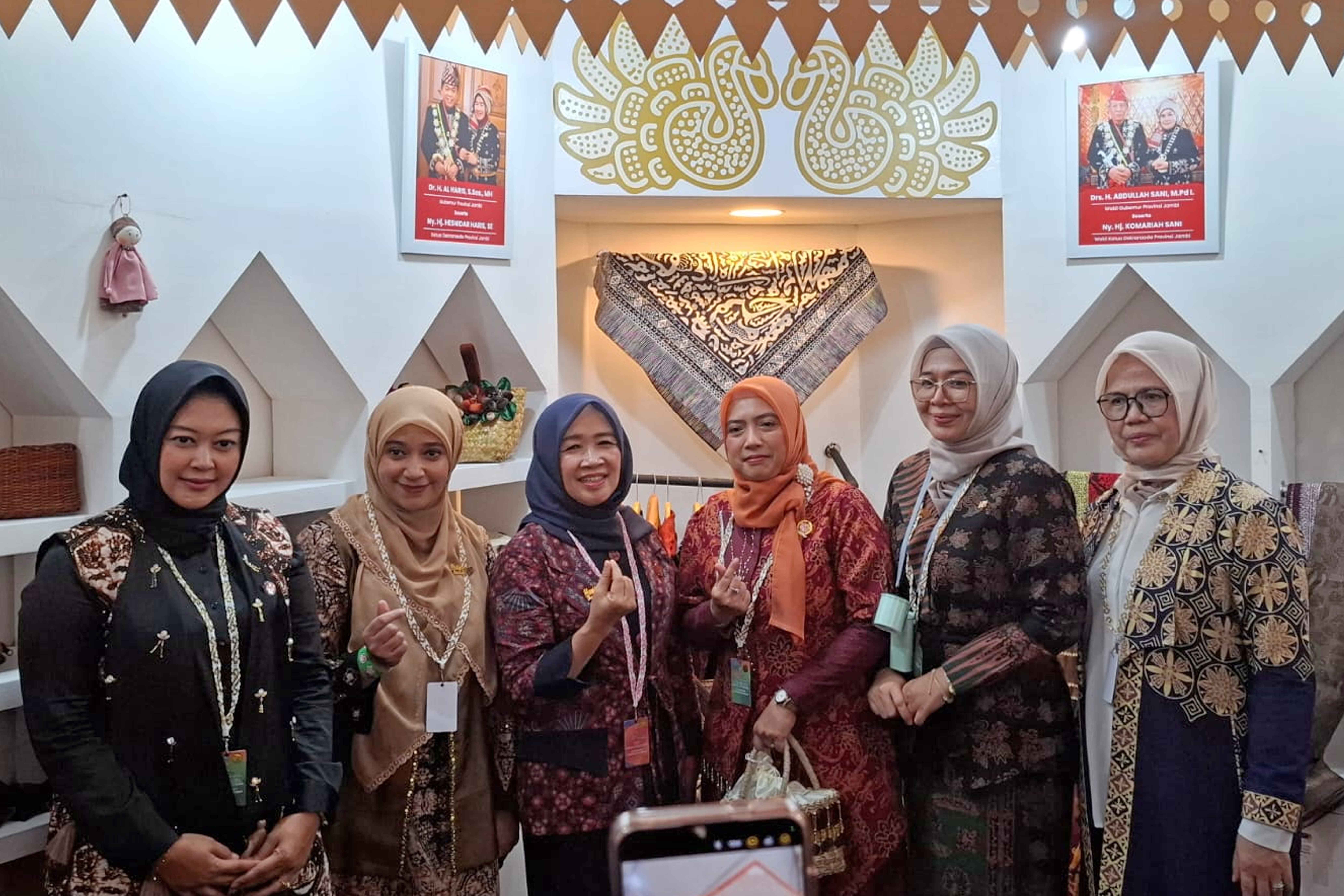 Bersama Ketua Dekranasda Provinsi Jambi