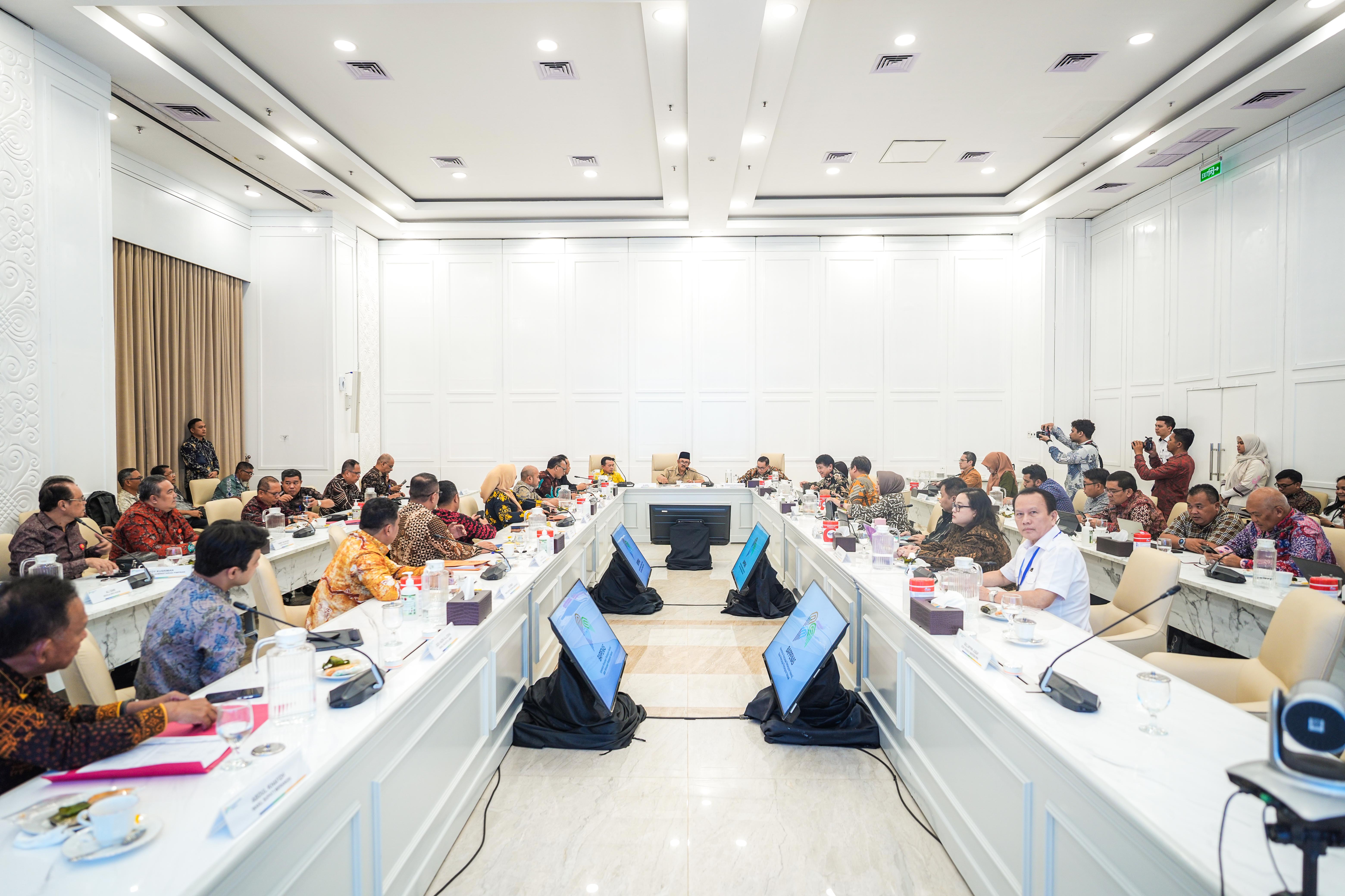 Bupati Tanjab Timur Hadiri Audiensi Gubernur dan Kepala Daerah se-Jambi Bersama Menteri PPN/Kepala Bappenas RI