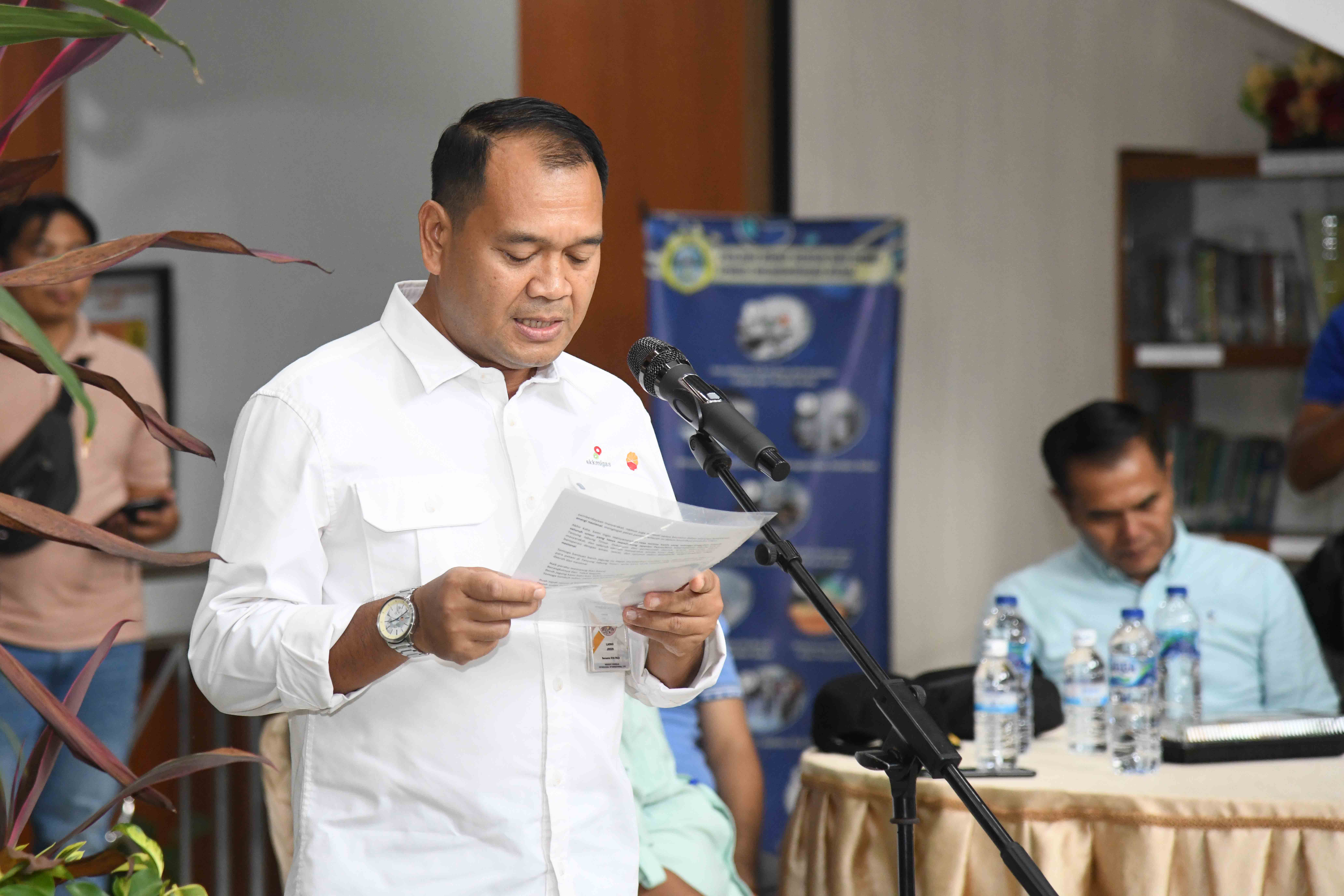 Lasno jabatannya Government and Relations Superintendent