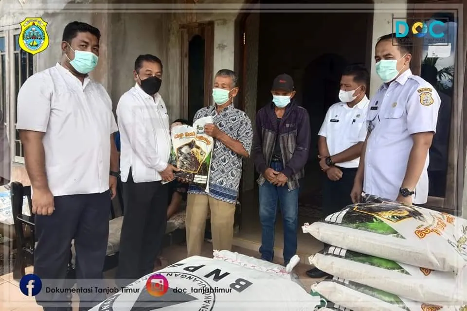 Pemkab Salurkan Bantuan Korban Kebakaran di Rantau Rasau 