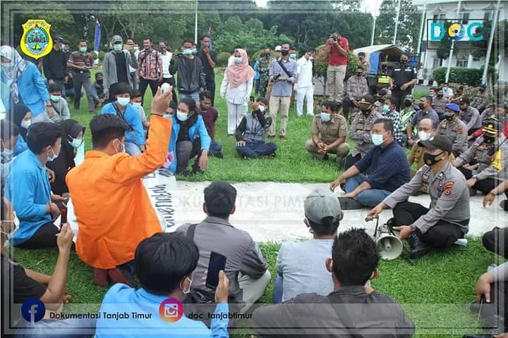 Bupati Temui  Demo Mahasiswa dan Sopir Angkutan   