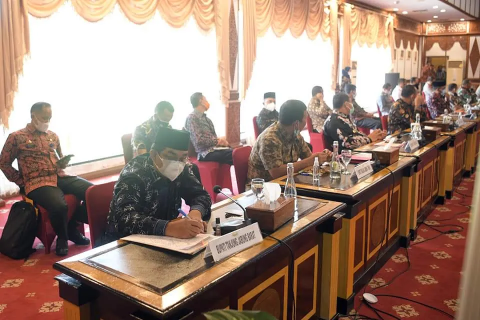 Bupati ikuti Rakor Penanganan Covid-19 bersama Mendagri 