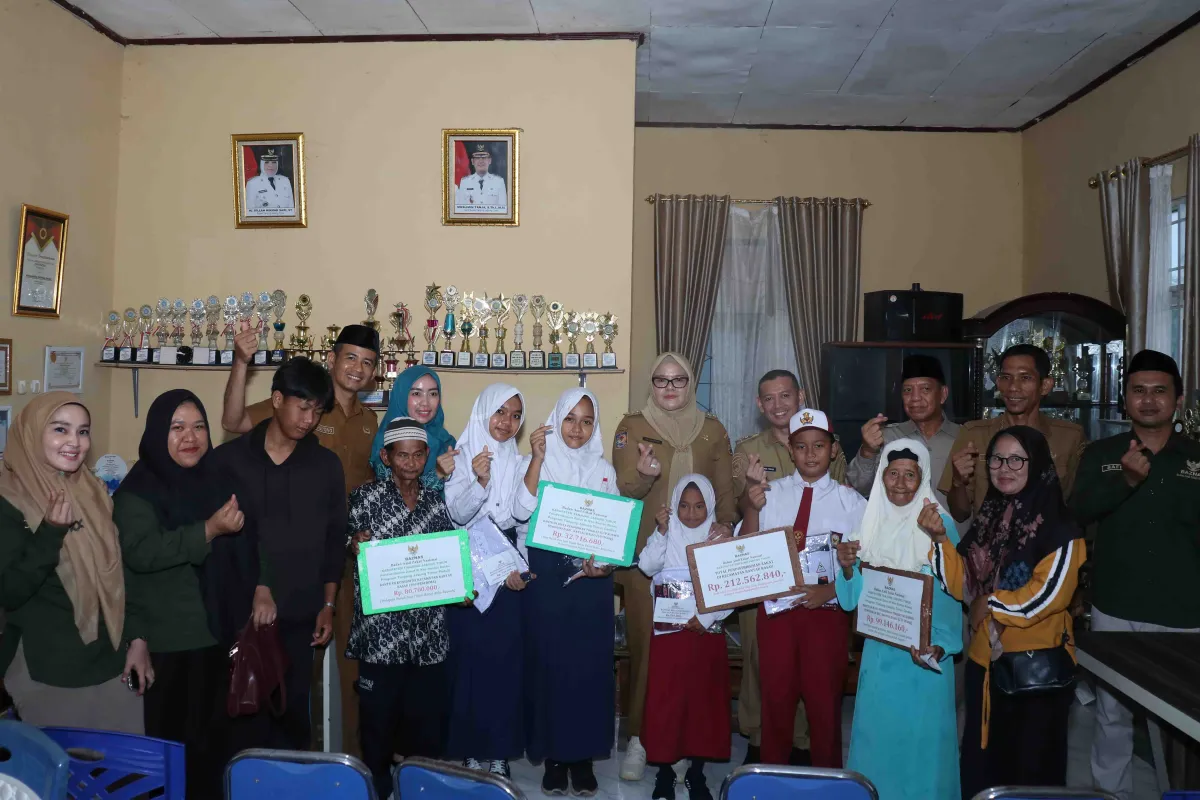 Bupati dan Wakil Bupati Tanjab Timur Salurkan Bantuan Baznas Senilai Rp212,56 Juta untuk Warga Bandar Jaya