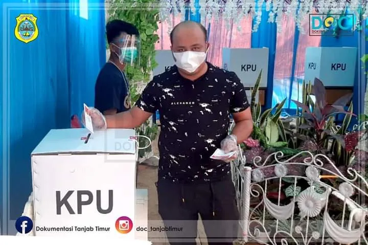 Wabup Nyoblos di TPS 2 Sungai Tawar   