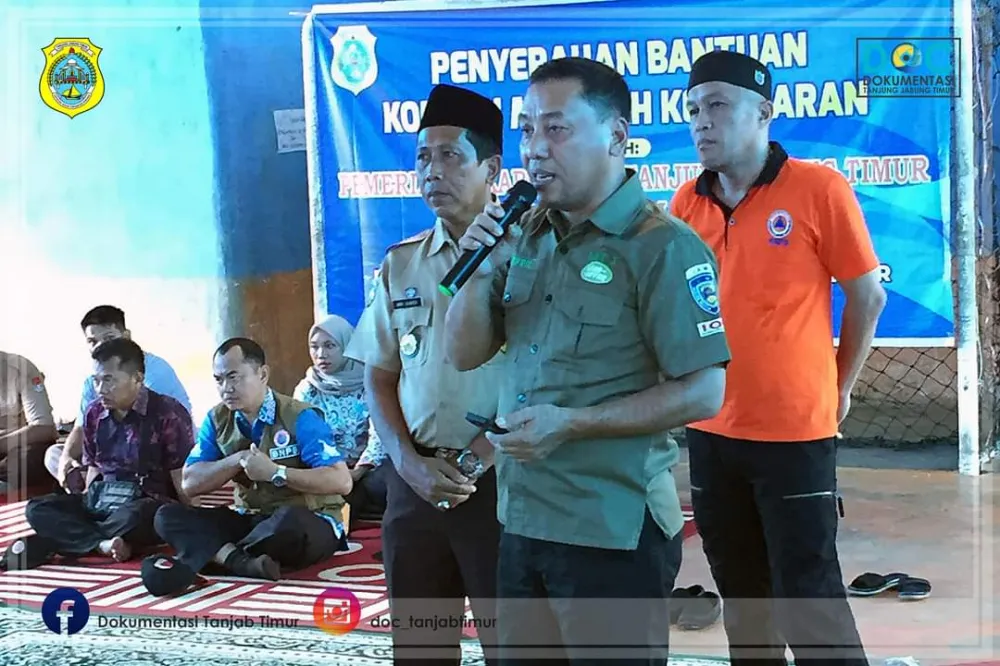 Sekda Serahkan Bantuan Korban Kebakaran Menteng