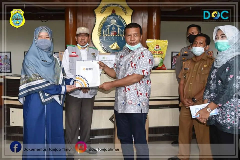 Lagi, Bupati Terima Bantuan Korban Kebakaran