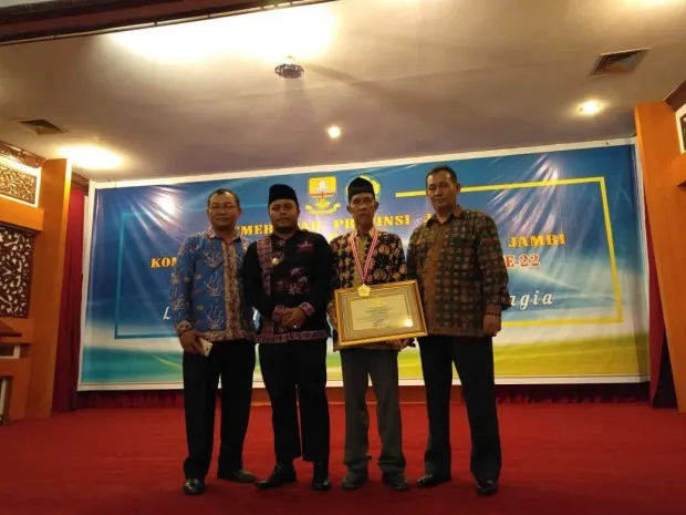 Tanjabtim Raih Penghargaan Lansia Berprestasi 