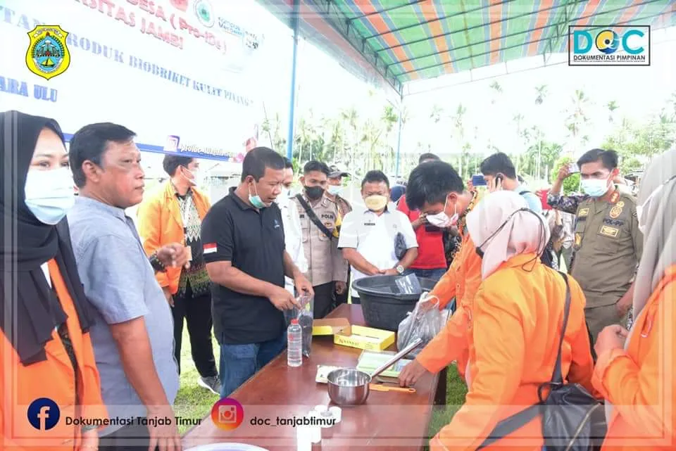 Mahasiswa Kukerta Unja Ubah Limbah Kulit Pinang Jadi Biobriket