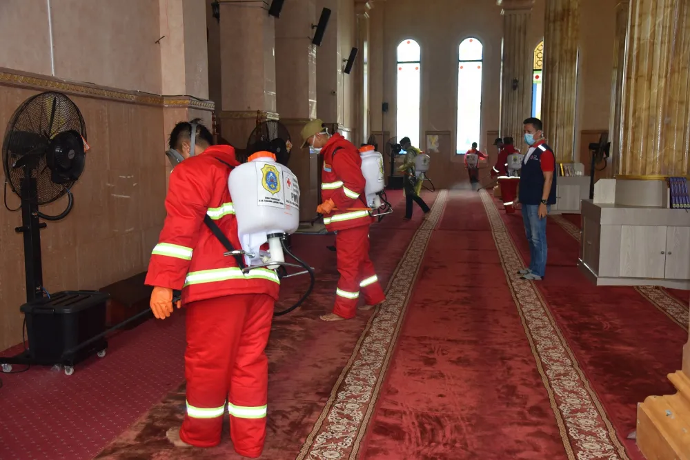 Dinkes dan PMI Lakukan Penyemprotan Disinfektan