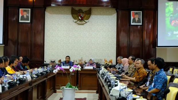 Bupati Tanjabtim Temui Walikota Surabaya