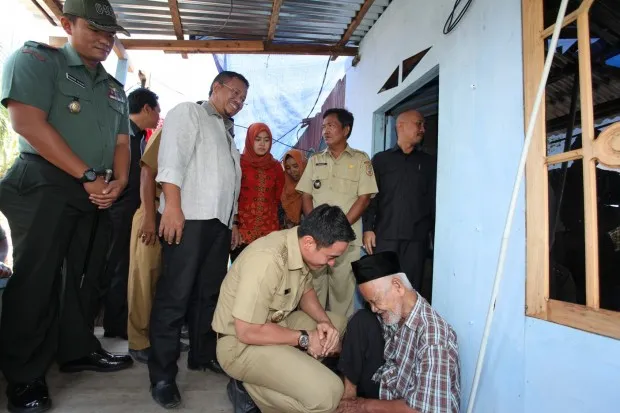 Bupati  Bantu Rp 300 juta Korban Puting Beliung  