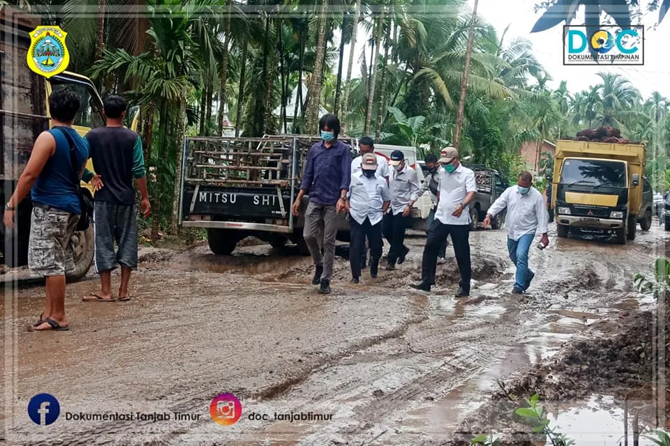 Plh Bupati dan DPRD Provinsi Tinjau Jalan Rusak