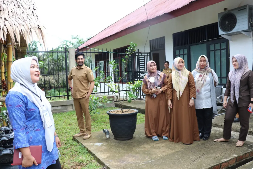 Ketua TP PKK Tanjab Timur Wirdayanti Pilih Acak Penilaian OPD Lomba Kantor Besih