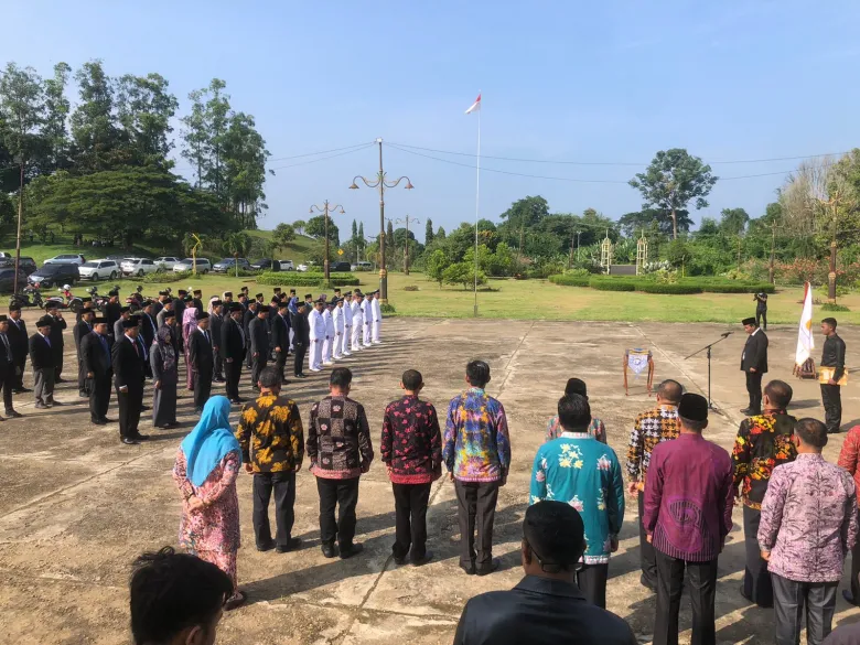 Bupati Tanjabtim Lantik Pejabat Eselon Di Halaman Masjid