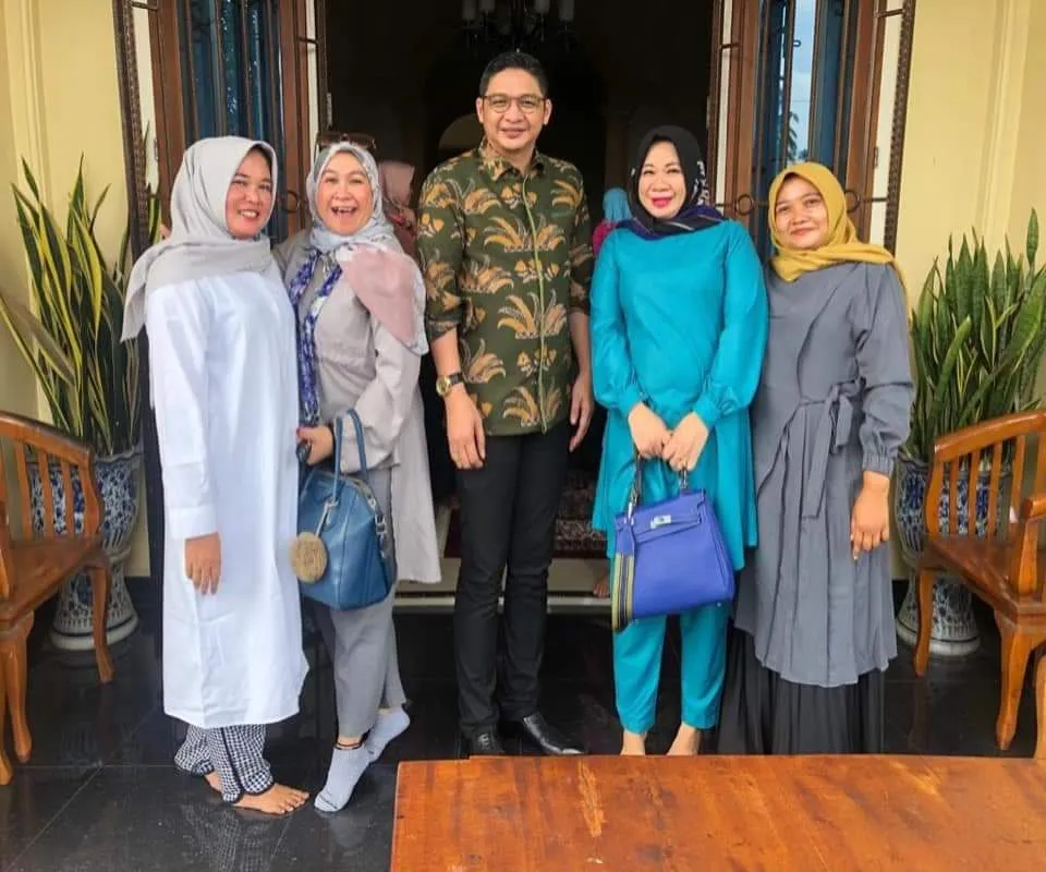 Pasha Ungu Apresiasi Batik Sabak