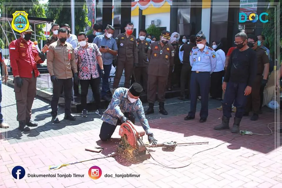 Wabup Hadiri Pemusnahan Barang Bukti di Kejari Tanjab Timur