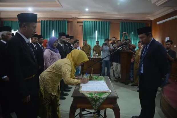 Bupati Lantik 81 Kepala Sekolah
