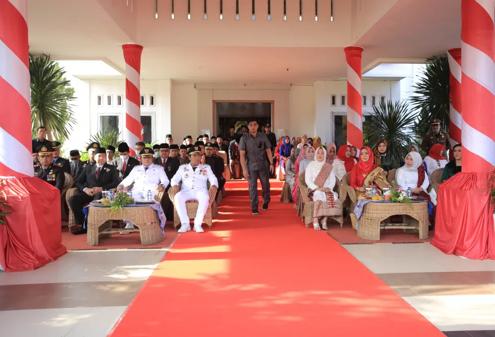 Tak Biasa, Kapolres Jadi Irup HUT RI, Ada Apa dengan Bupati Tanjabtim ?