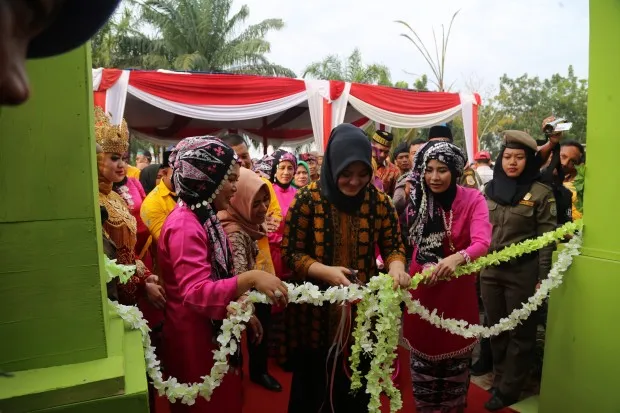 Sherrin Buka Stand Pameran dan Bazar MTQ
