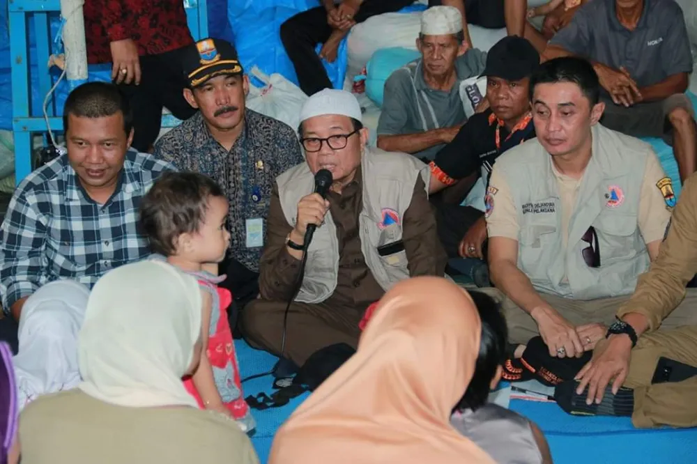 Bupati Dampingi Gubernur Kunjungi Korban Kebakaran