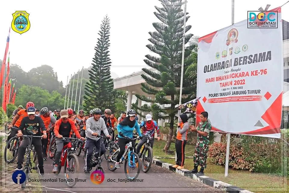 Bupati Ikuti Olahraga Bersama dalam Rangkaian HUT Bhayangkara 