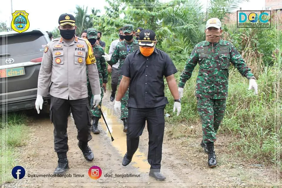 Tim Gugus Tugas Serahkan Bantuan JPS