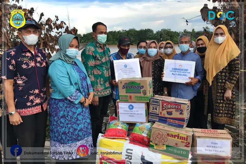 PKK Tanjab Timur Salurkan Bantuan Korban Kebakaran Sadu dan Rantau Rasau