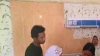 Lihat Kondisi Bayi Luka Bakar, Mata Bupati Memerah